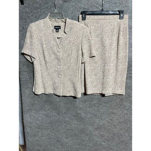 Leslie Fay Other - Leslie Fay 2 Piece Set Womens 8P Petite Floral Blouse Skirt Vintage USA Beige
